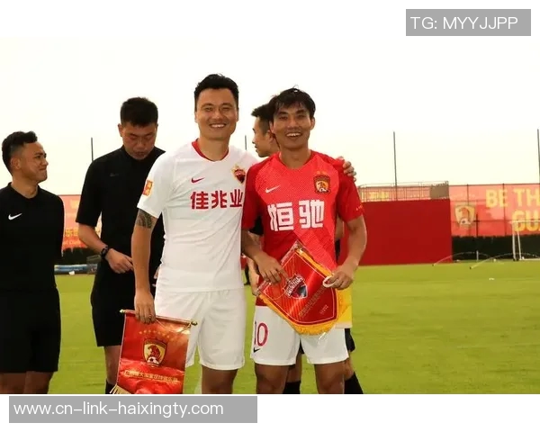 富力与恒大激战在即球票热销引发球迷热情高涨